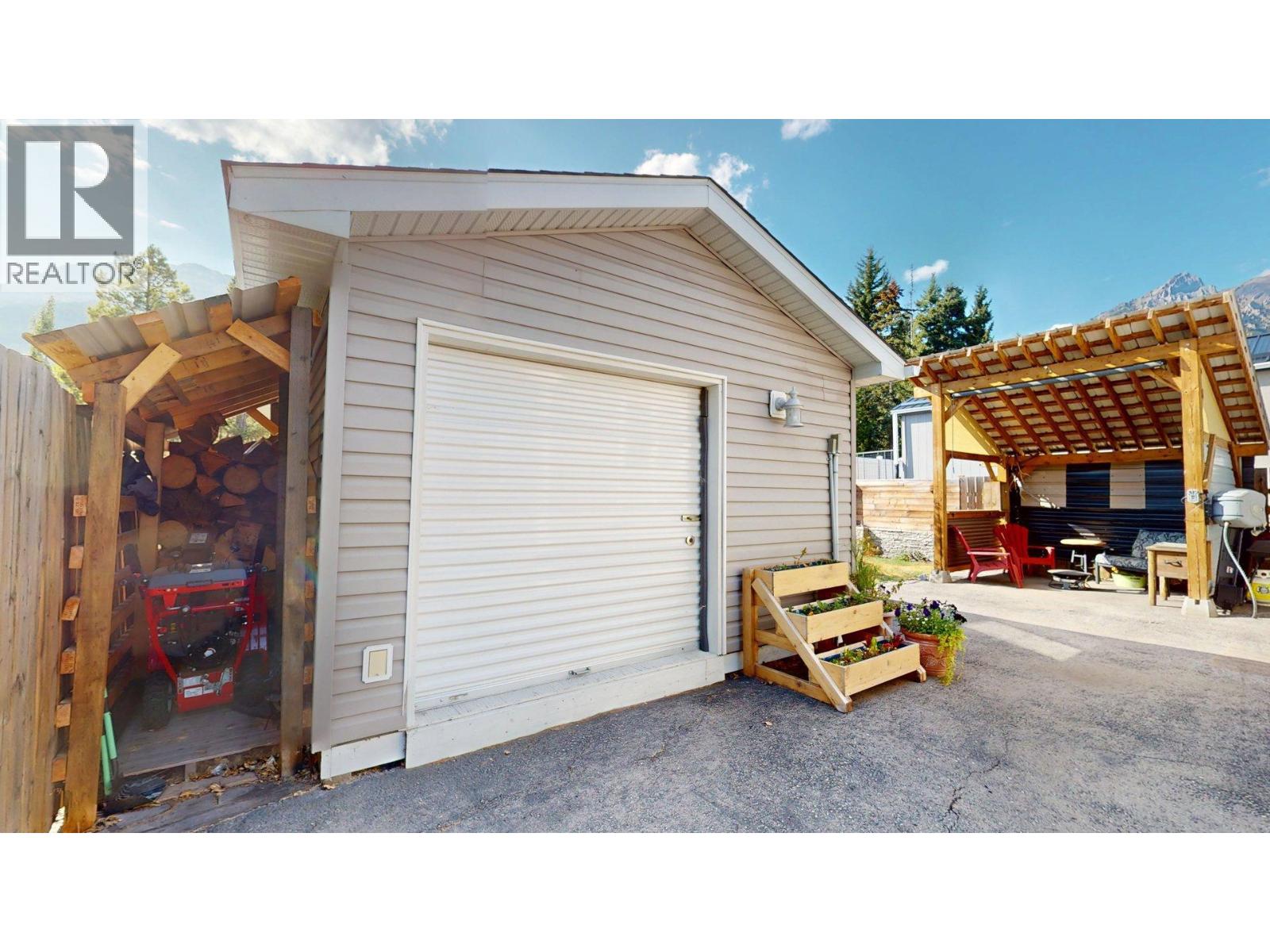 9 Deerborne Drive, Elkford, British Columbia  V0B 1H0 - Photo 35 - 10363676