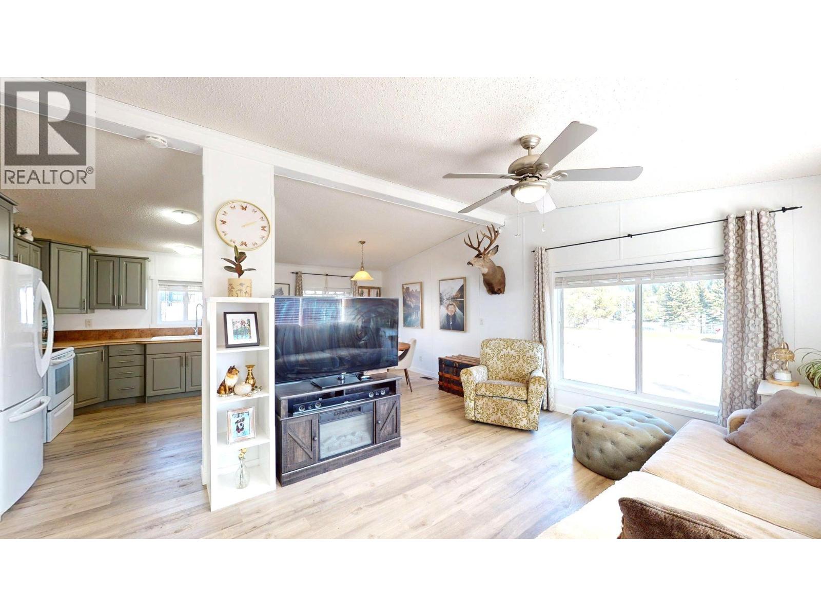 9 Deerborne Drive, Elkford, British Columbia  V0B 1H0 - Photo 4 - 10363676