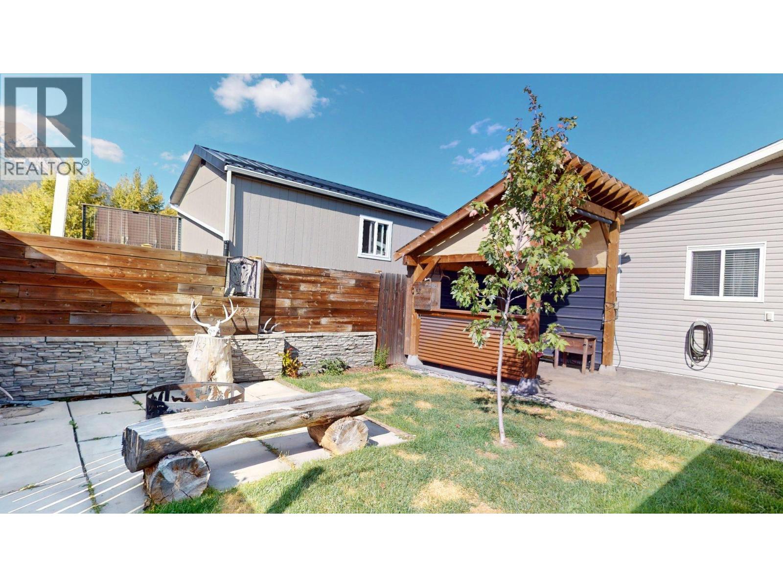 9 Deerborne Drive, Elkford, British Columbia  V0B 1H0 - Photo 40 - 10363676