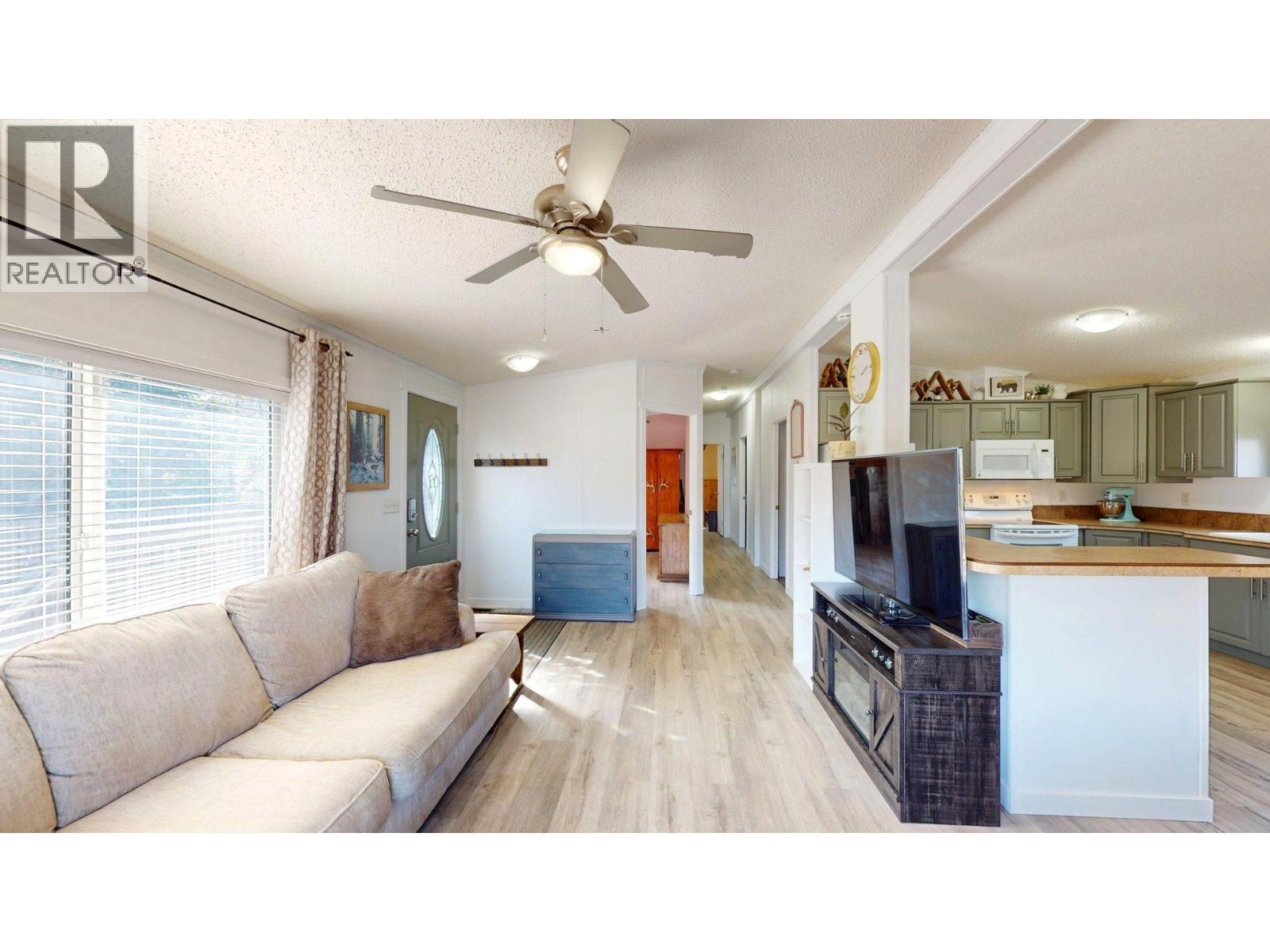 9 Deerborne Drive, Elkford, British Columbia  V0B 1H0 - Photo 6 - 10363676