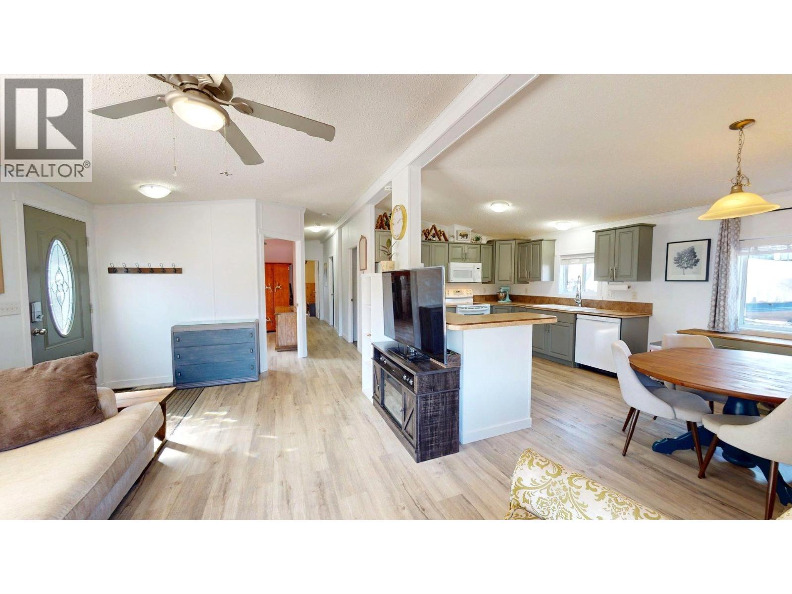 9 Deerborne Drive, Elkford, British Columbia  V0B 1H0 - Photo 7 - 10363676