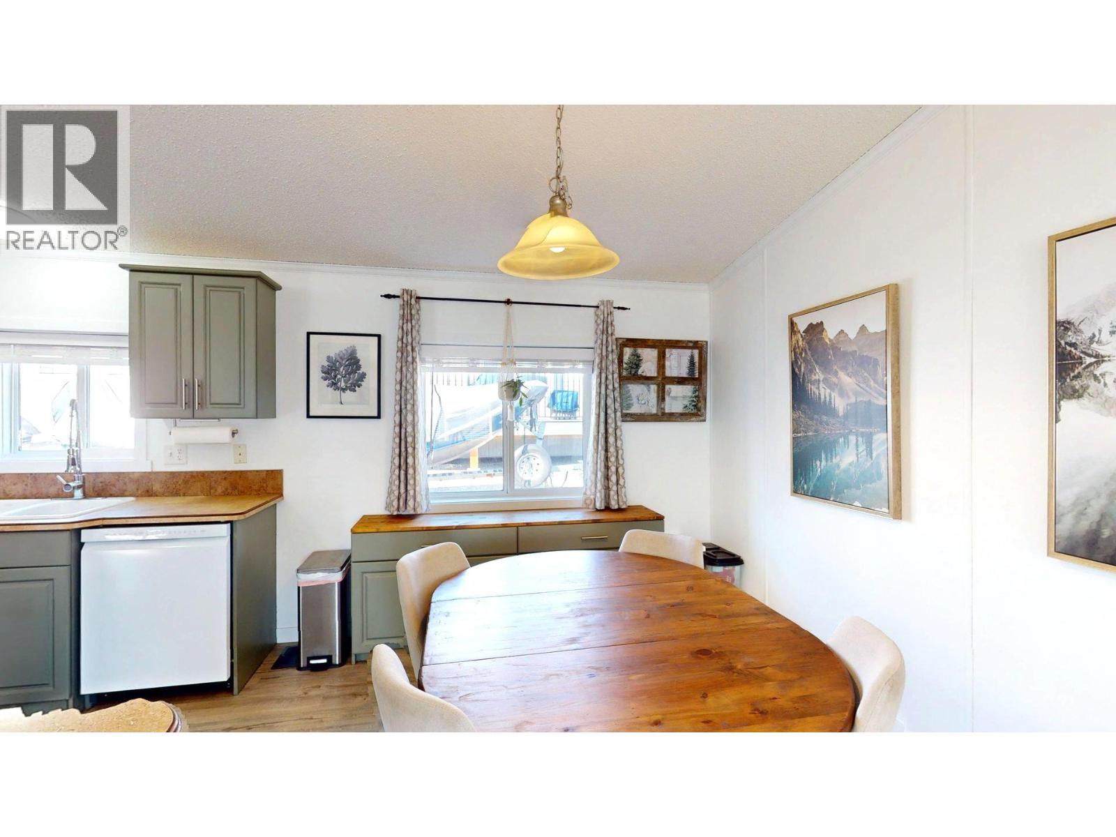 9 Deerborne Drive, Elkford, British Columbia  V0B 1H0 - Photo 8 - 10363676