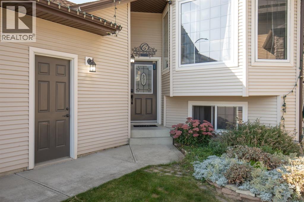 44 Isbister Close, Red Deer, Alberta  T4R 0B9 - Photo 2 - A2258824