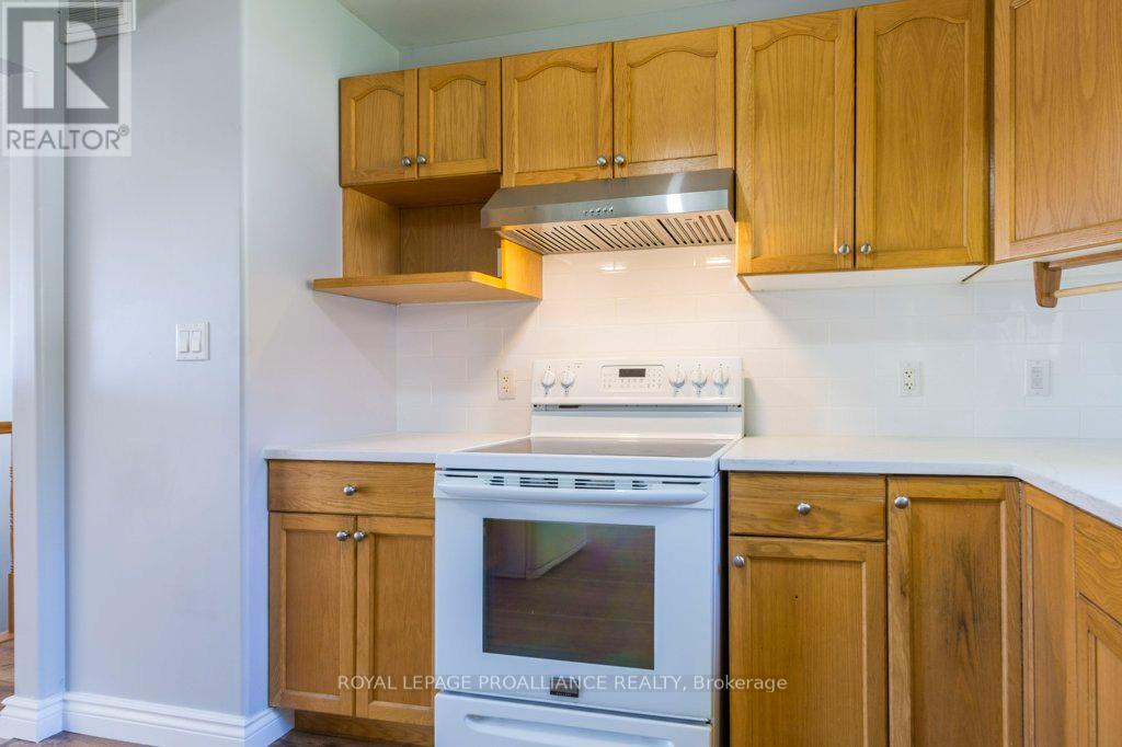 23 Sunshine Lane, Quinte West, Ontario  K8V 6X3 - Photo 10 - X12418574
