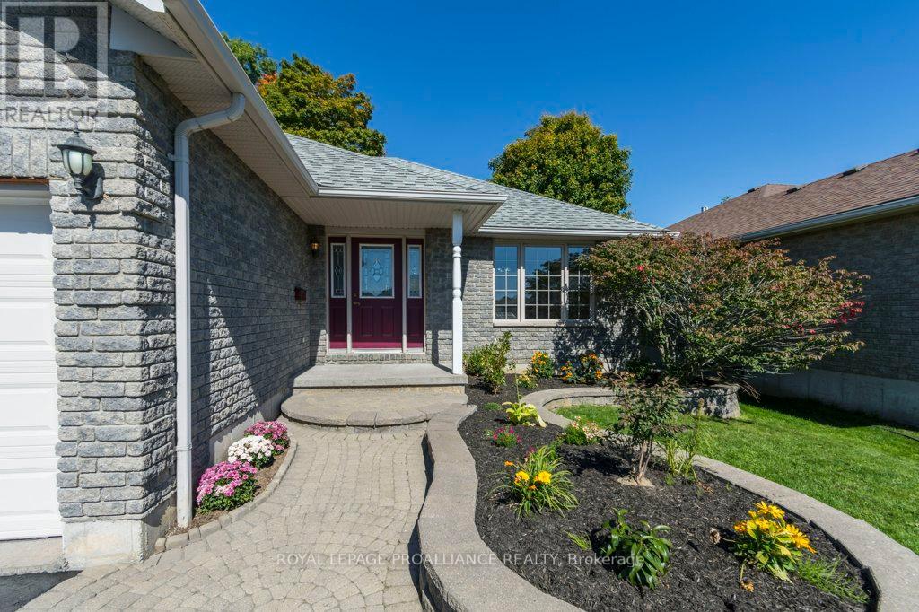 23 Sunshine Lane, Quinte West, Ontario  K8V 6X3 - Photo 2 - X12418574