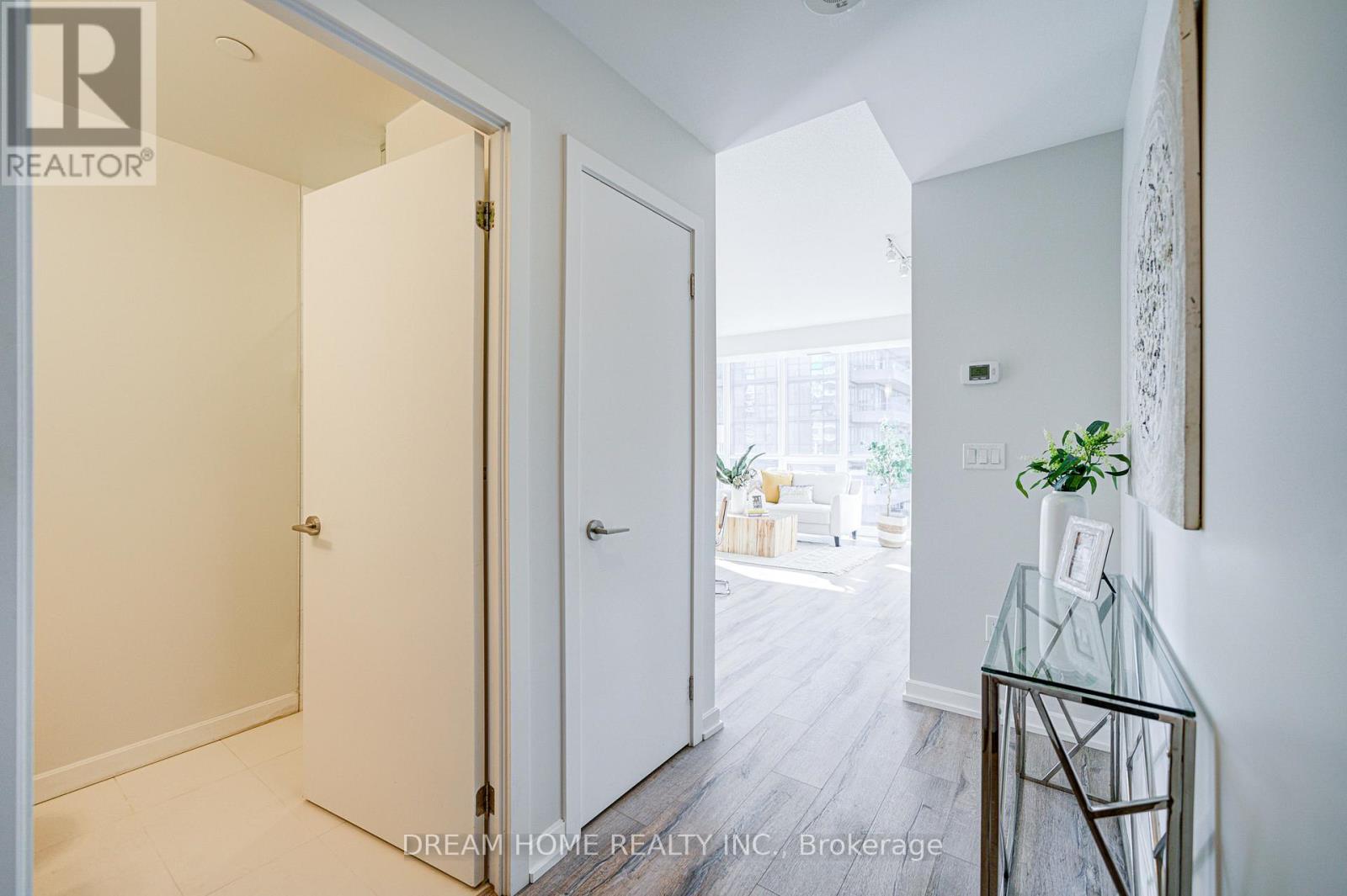 708 - 52 Forest Manor Road, Toronto, Ontario  M2J 0E2 - Photo 8 - C12418412