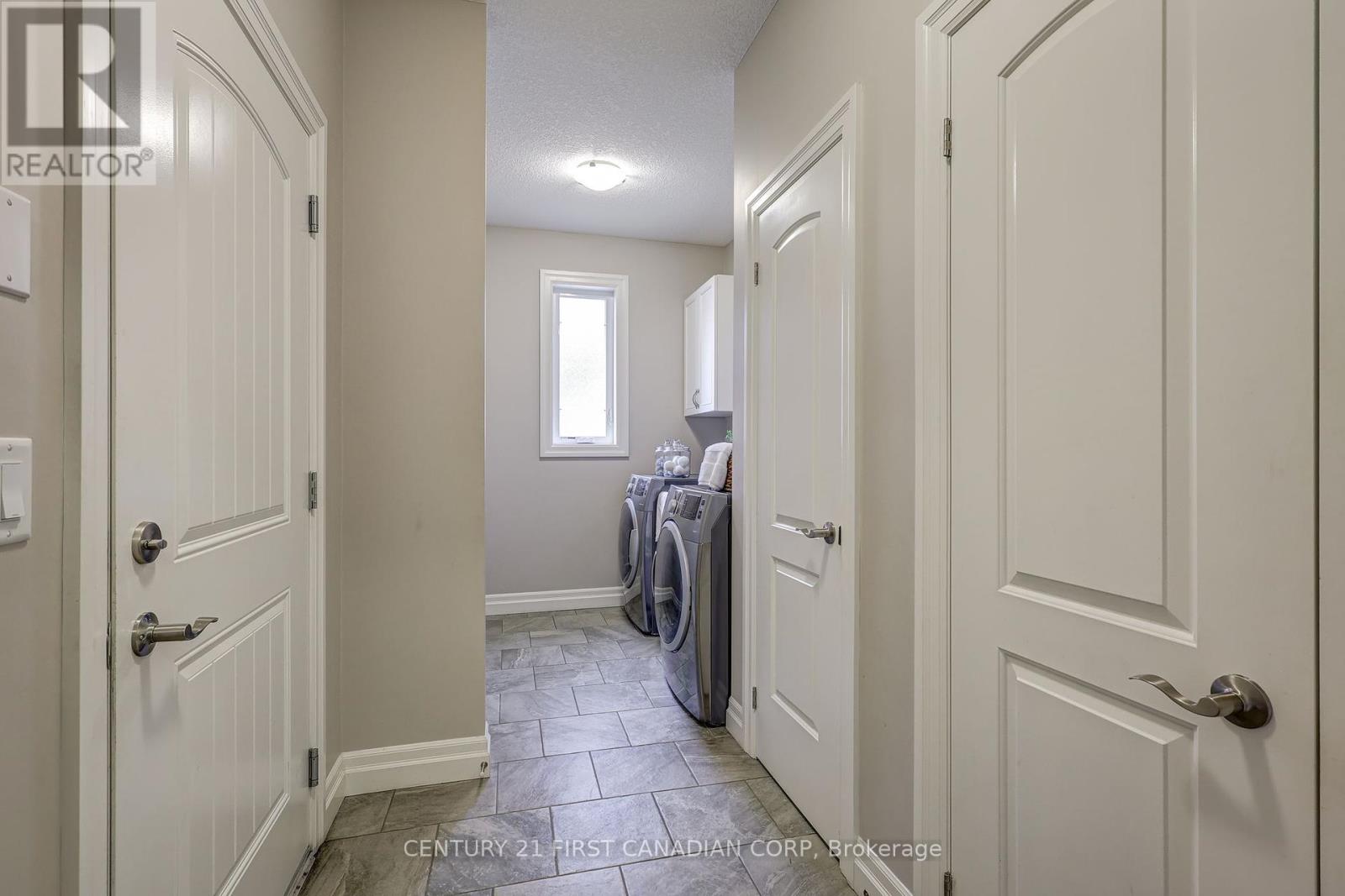 696 Bennett Crescent, Strathroy-Caradoc, Ontario  N0L 1W0 - Photo 10 - X12418481