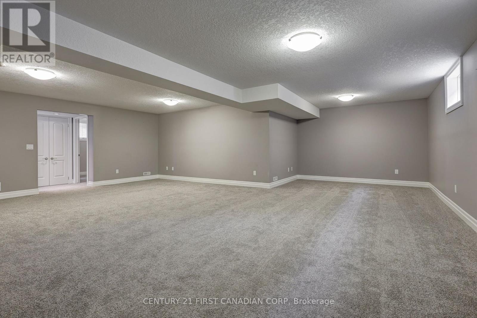 696 Bennett Crescent, Strathroy-Caradoc, Ontario  N0L 1W0 - Photo 35 - X12418481