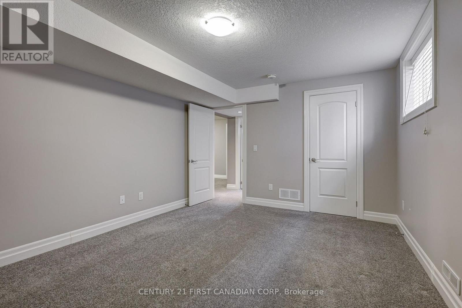 696 Bennett Crescent, Strathroy-Caradoc, Ontario  N0L 1W0 - Photo 40 - X12418481