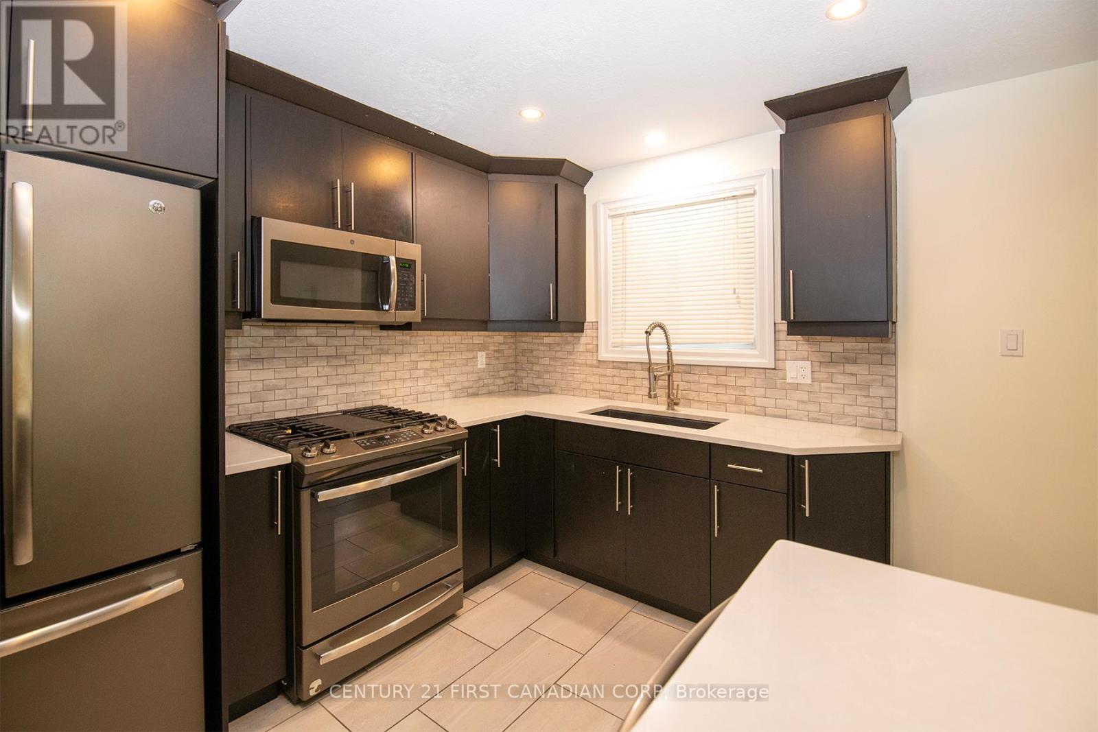 9 Tilipe Road, London East, Ontario  N5Z 2X3 - Photo 12 - X12418606