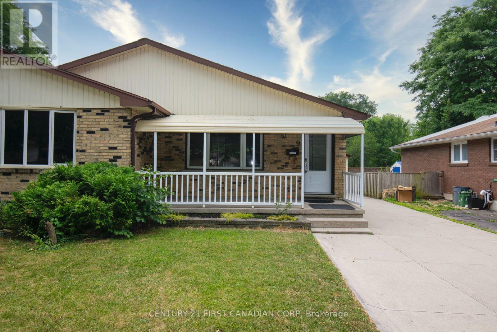 9 Tilipe Road, London East, Ontario  N5Z 2X3 - Photo 2 - X12418606