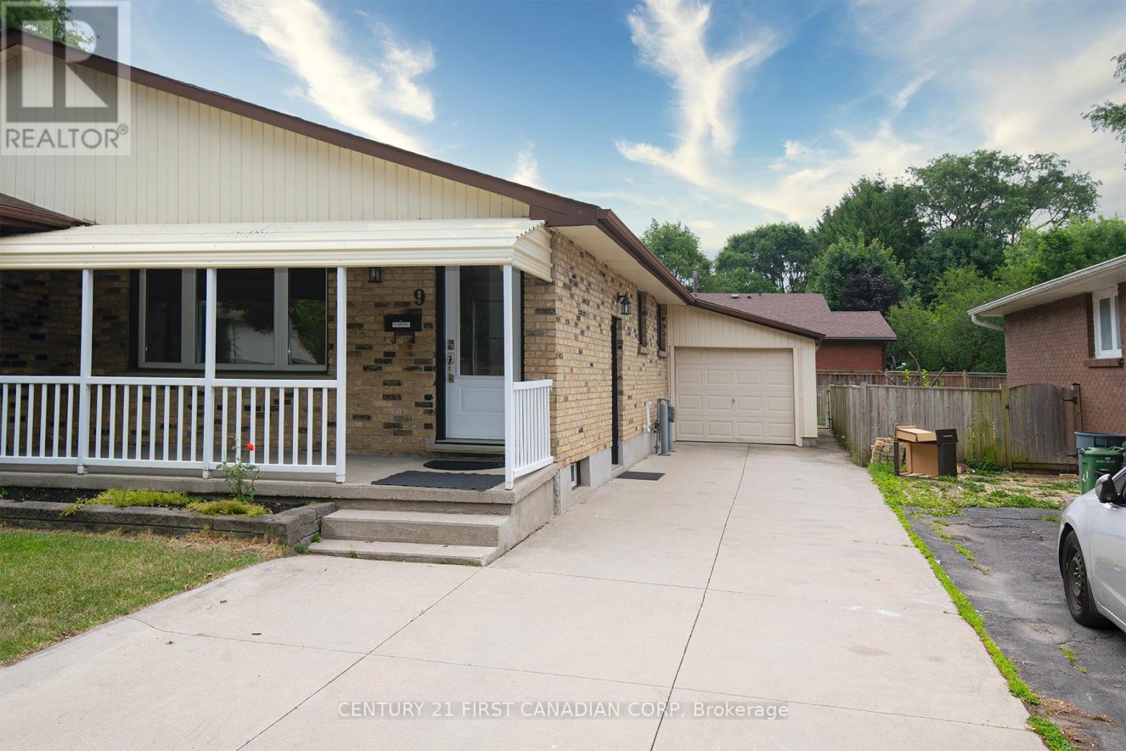 9 Tilipe Road, London East, Ontario  N5Z 2X3 - Photo 4 - X12418606