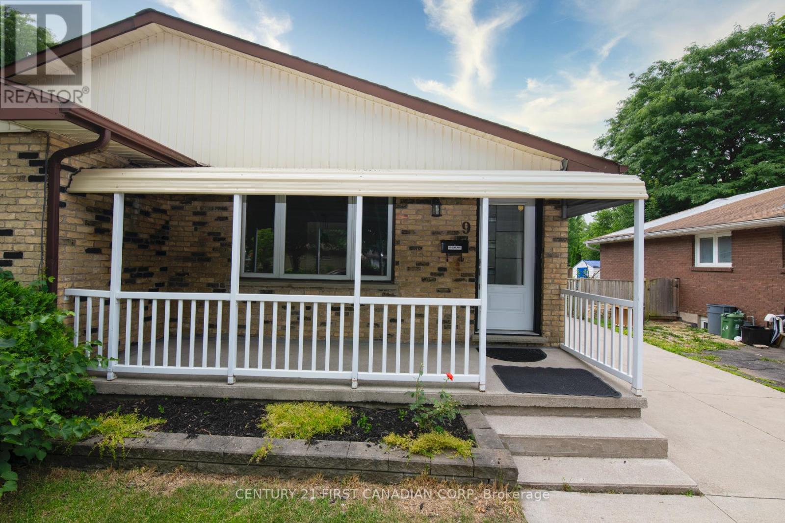 9 Tilipe Road, London East, Ontario  N5Z 2X3 - Photo 5 - X12418606
