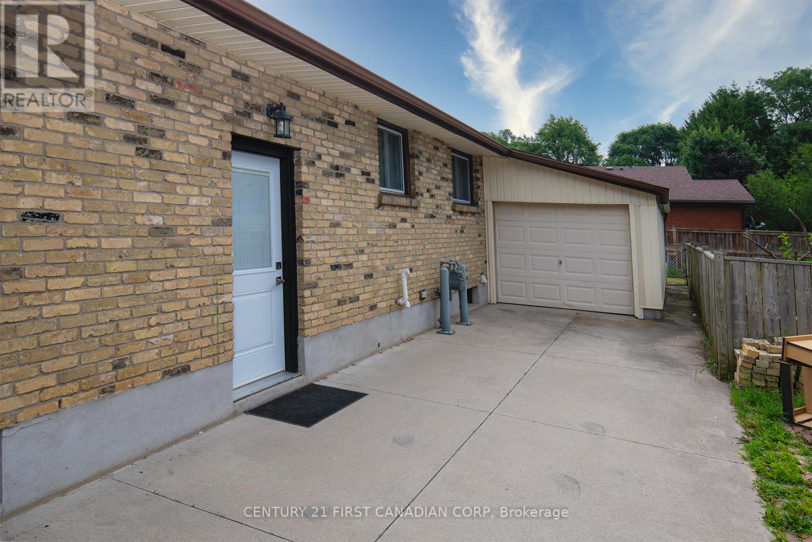 9 Tilipe Road, London East, Ontario  N5Z 2X3 - Photo 7 - X12418606