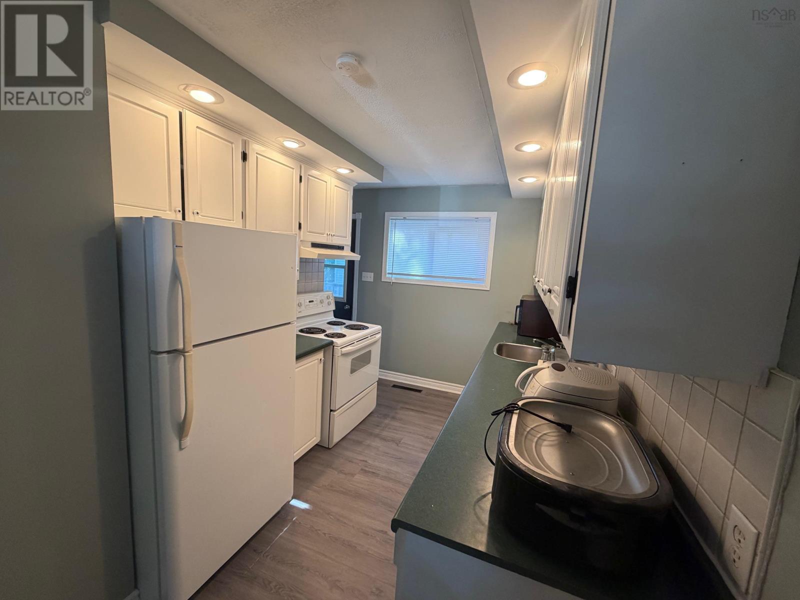 24 Highland Street, Sydney, Nova Scotia  B1P 4H9 - Photo 14 - 202523944