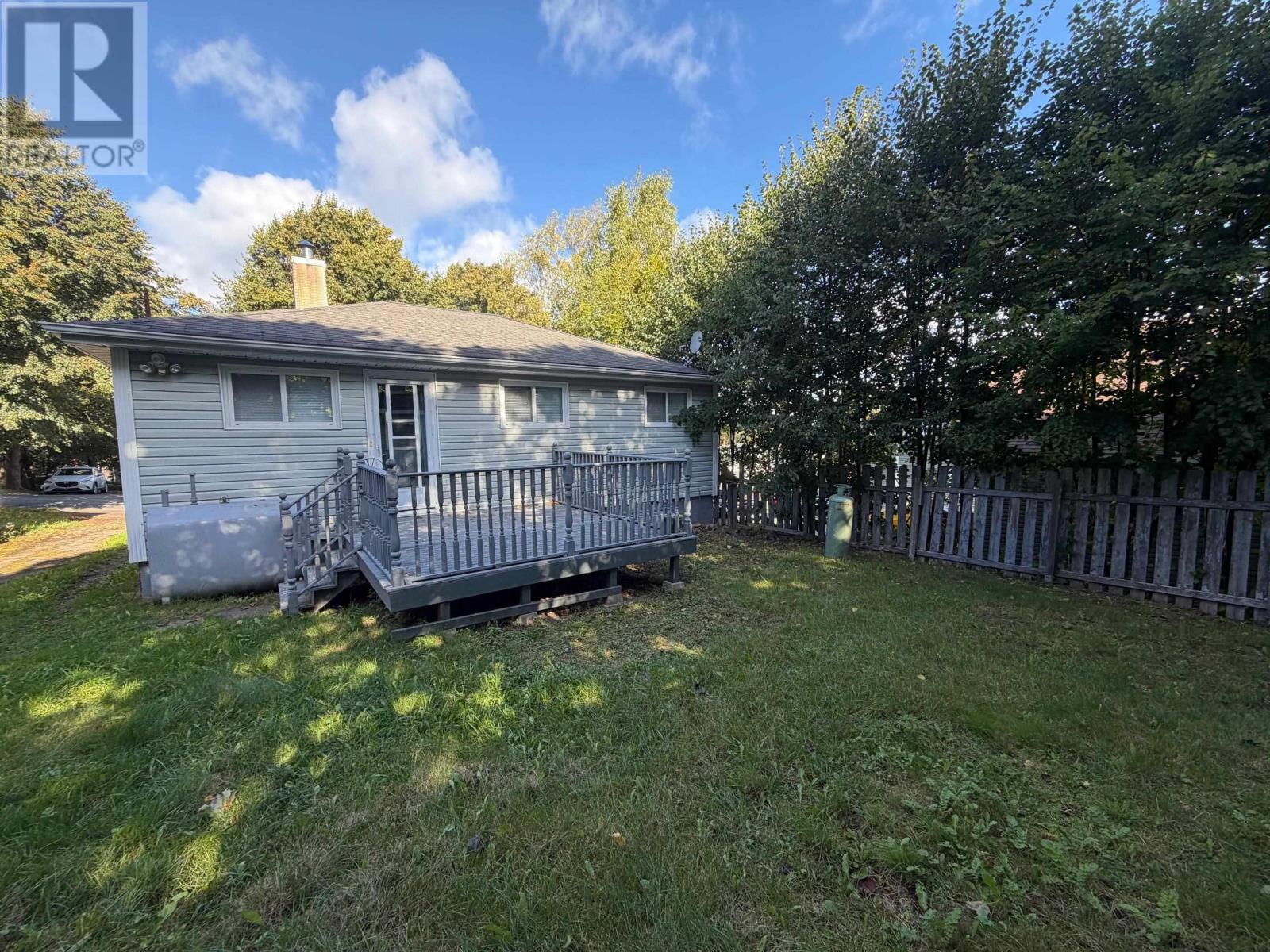 24 Highland Street, Sydney, Nova Scotia  B1P 4H9 - Photo 2 - 202523944