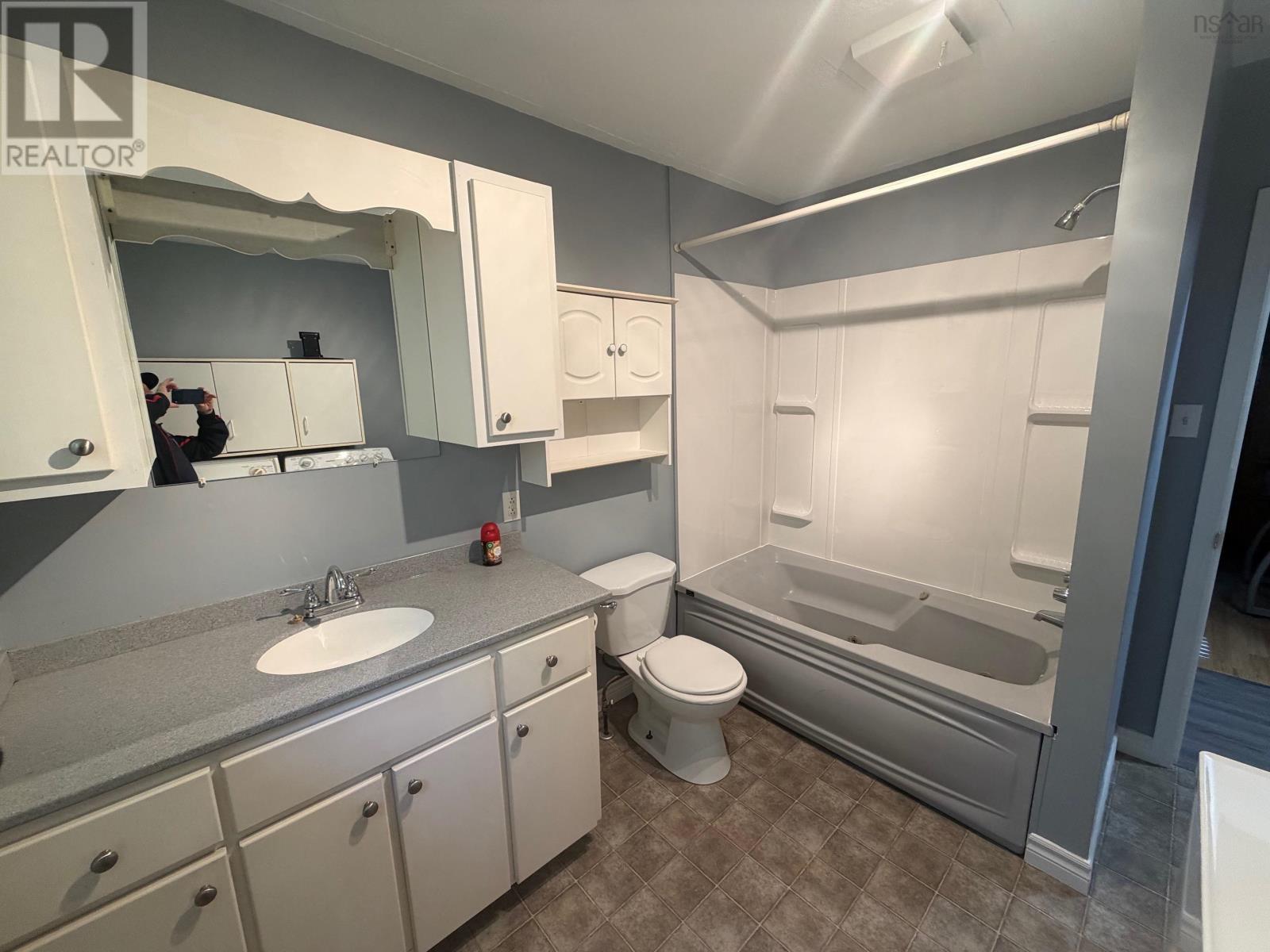 24 Highland Street, Sydney, Nova Scotia  B1P 4H9 - Photo 17 - 202523944