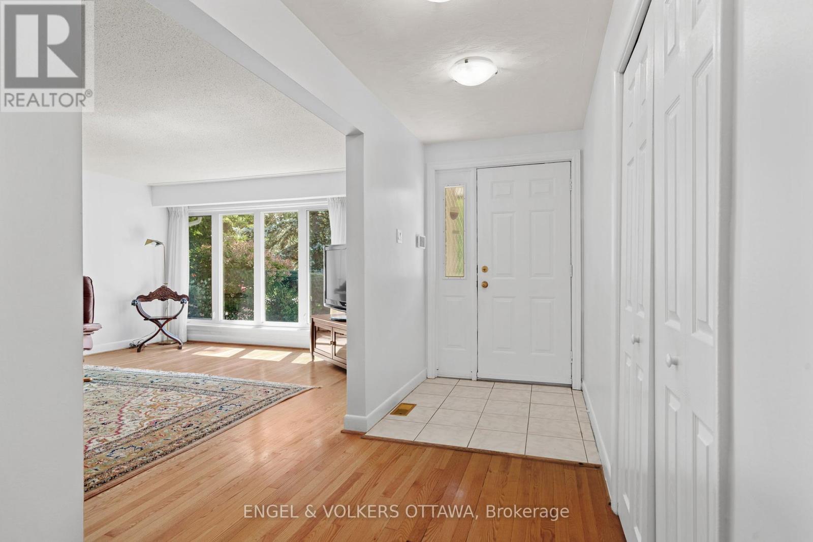337 Mountbatten Avenue, Ottawa, Ontario  K1H 5W2 - Photo 2 - X12418422