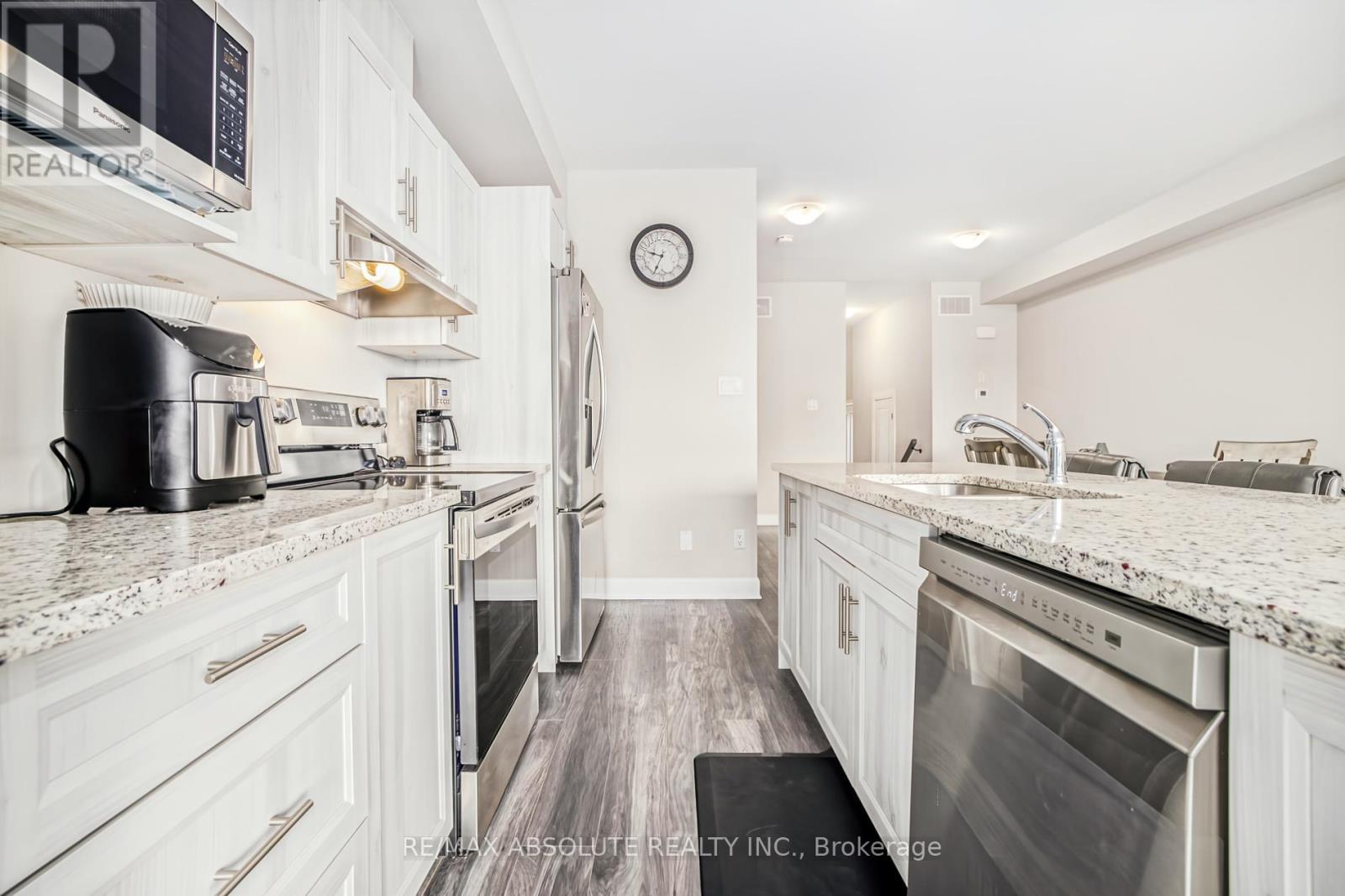 184 Hooper Street, Carleton Place, Ontario  K7C 0W2 - Photo 8 - X12418609
