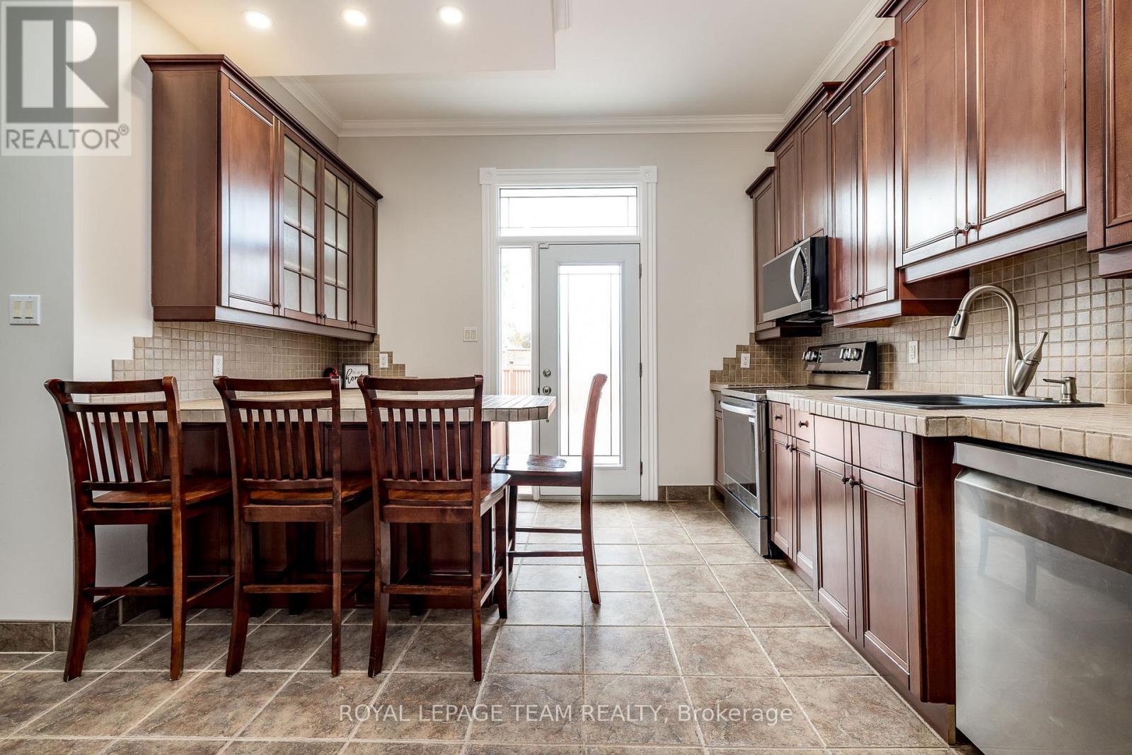 294 Dumbrille Street, North Grenville, Ontario  K0G 1J0 - Photo 9 - X12418634