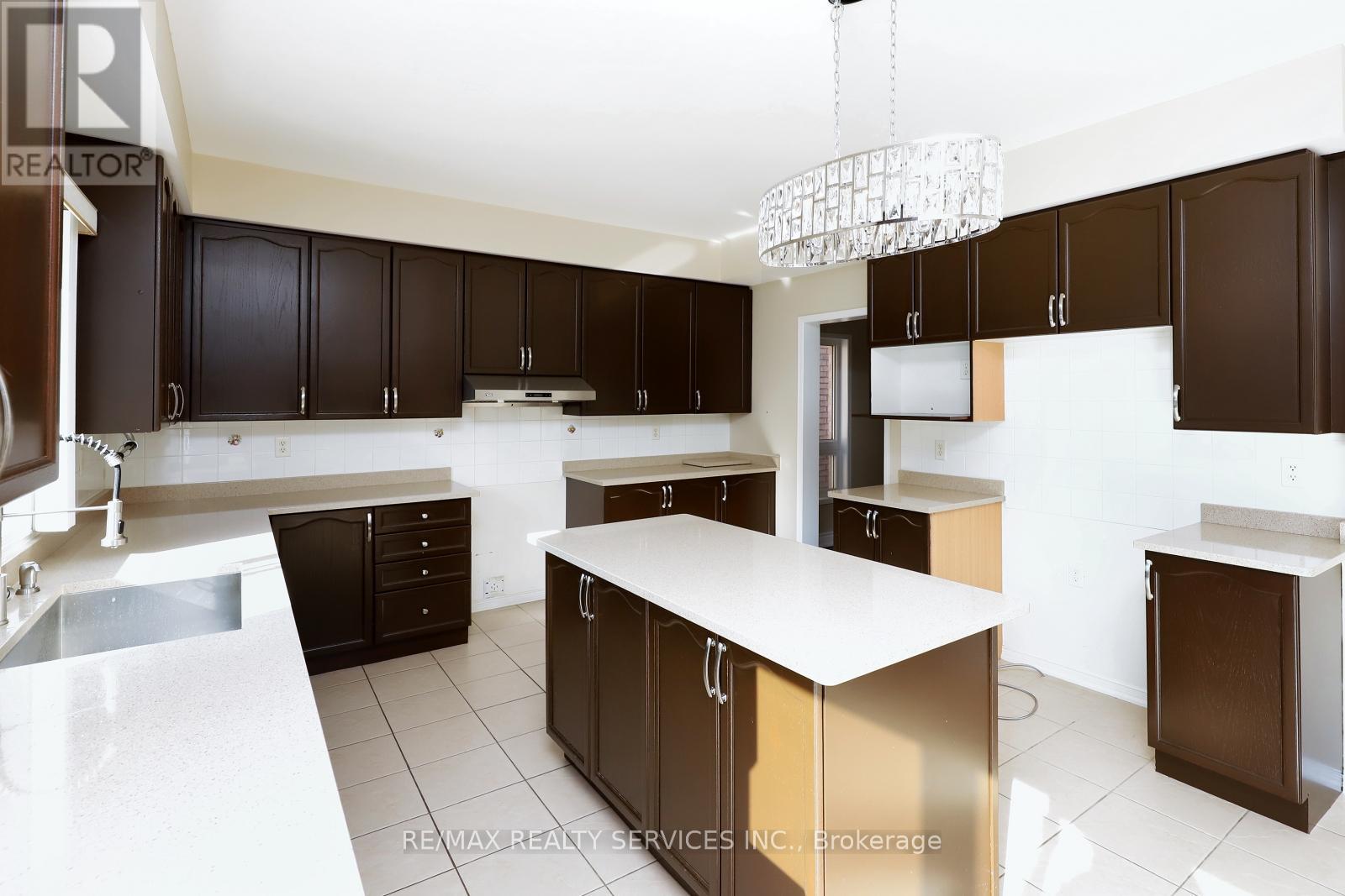 17 Ballantyne Drive, Ajax, Ontario  L1T 4H6 - Photo 13 - E12418347
