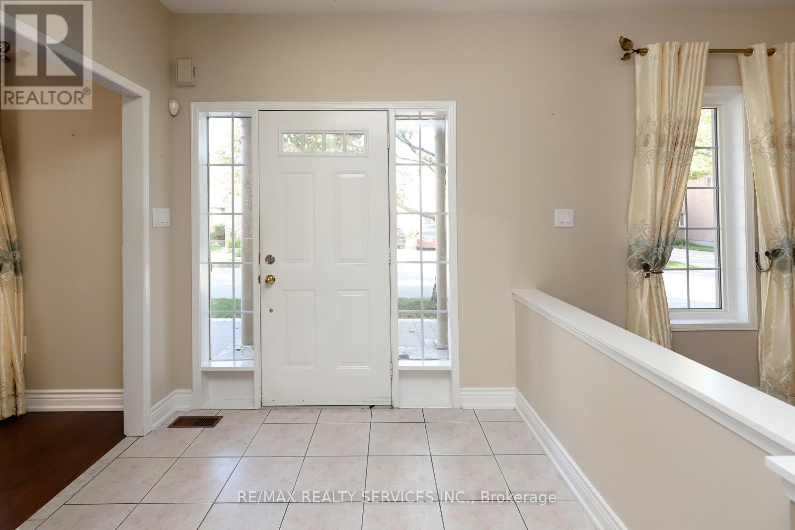 17 Ballantyne Drive, Ajax, Ontario  L1T 4H6 - Photo 3 - E12418347