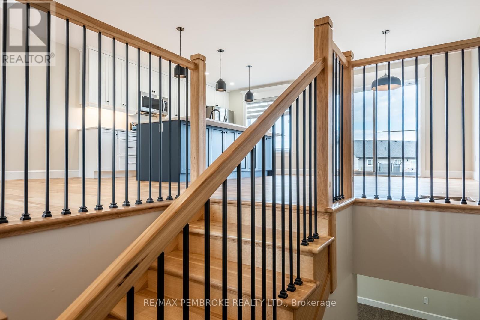144 Chad Street, Petawawa, Ontario  K8H 0G8 - Photo 10 - X12418452