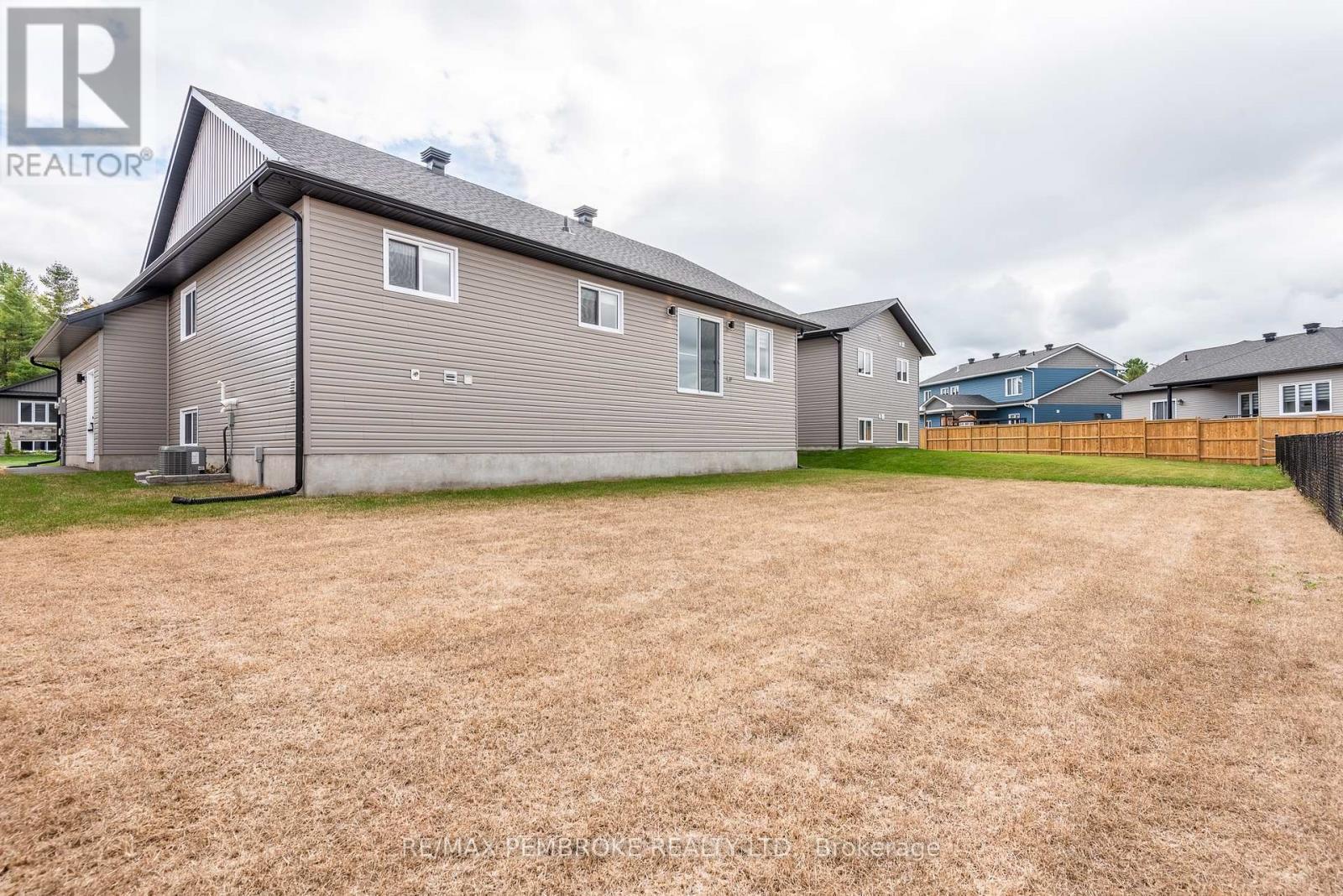 144 Chad Street, Petawawa, Ontario  K8H 0G8 - Photo 5 - X12418452