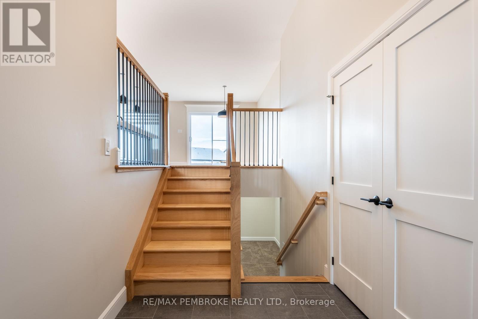 144 Chad Street, Petawawa, Ontario  K8H 0G8 - Photo 9 - X12418452