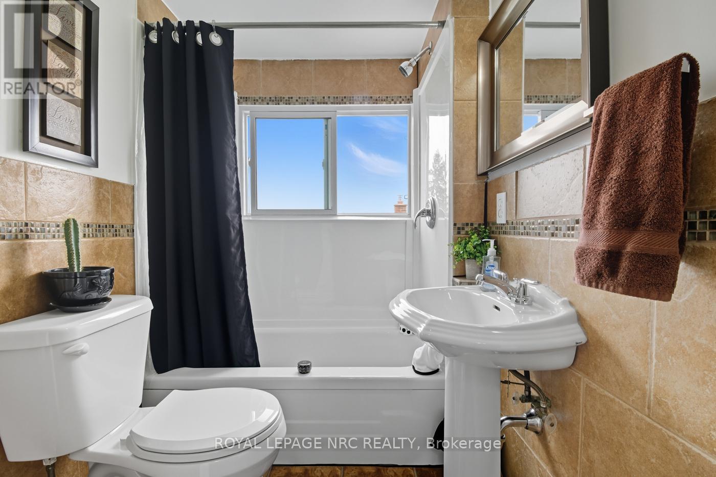 508 Main Street W, Port Colborne, Ontario  L3K 3W6 - Photo 21 - X12418436