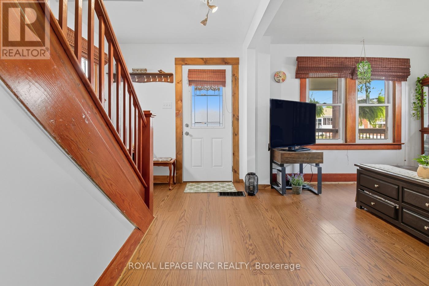 508 Main Street W, Port Colborne, Ontario  L3K 3W6 - Photo 5 - X12418436