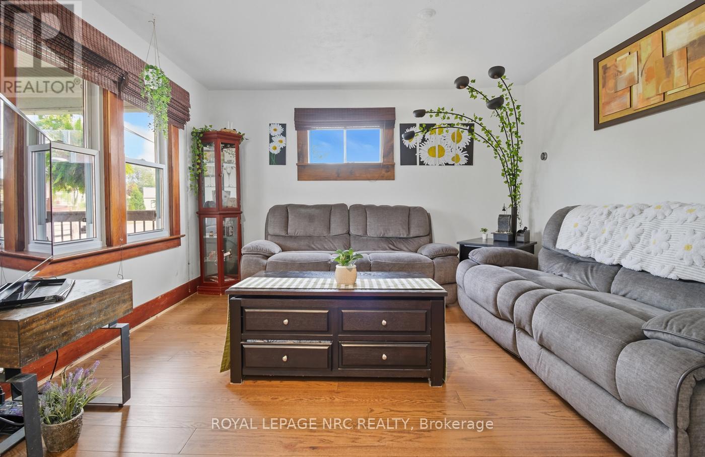 508 Main Street W, Port Colborne, Ontario  L3K 3W6 - Photo 6 - X12418436