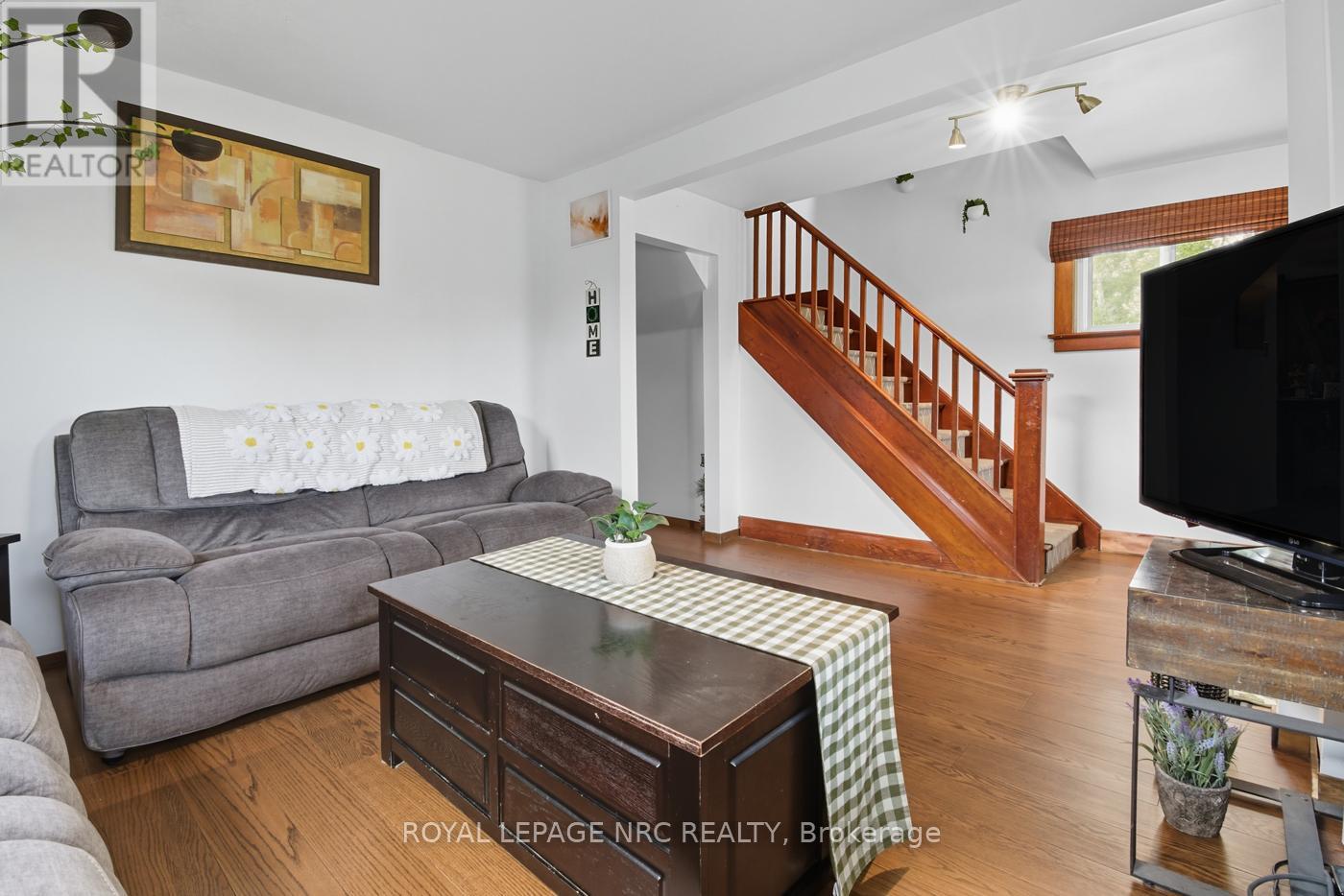 508 Main Street W, Port Colborne, Ontario  L3K 3W6 - Photo 7 - X12418436