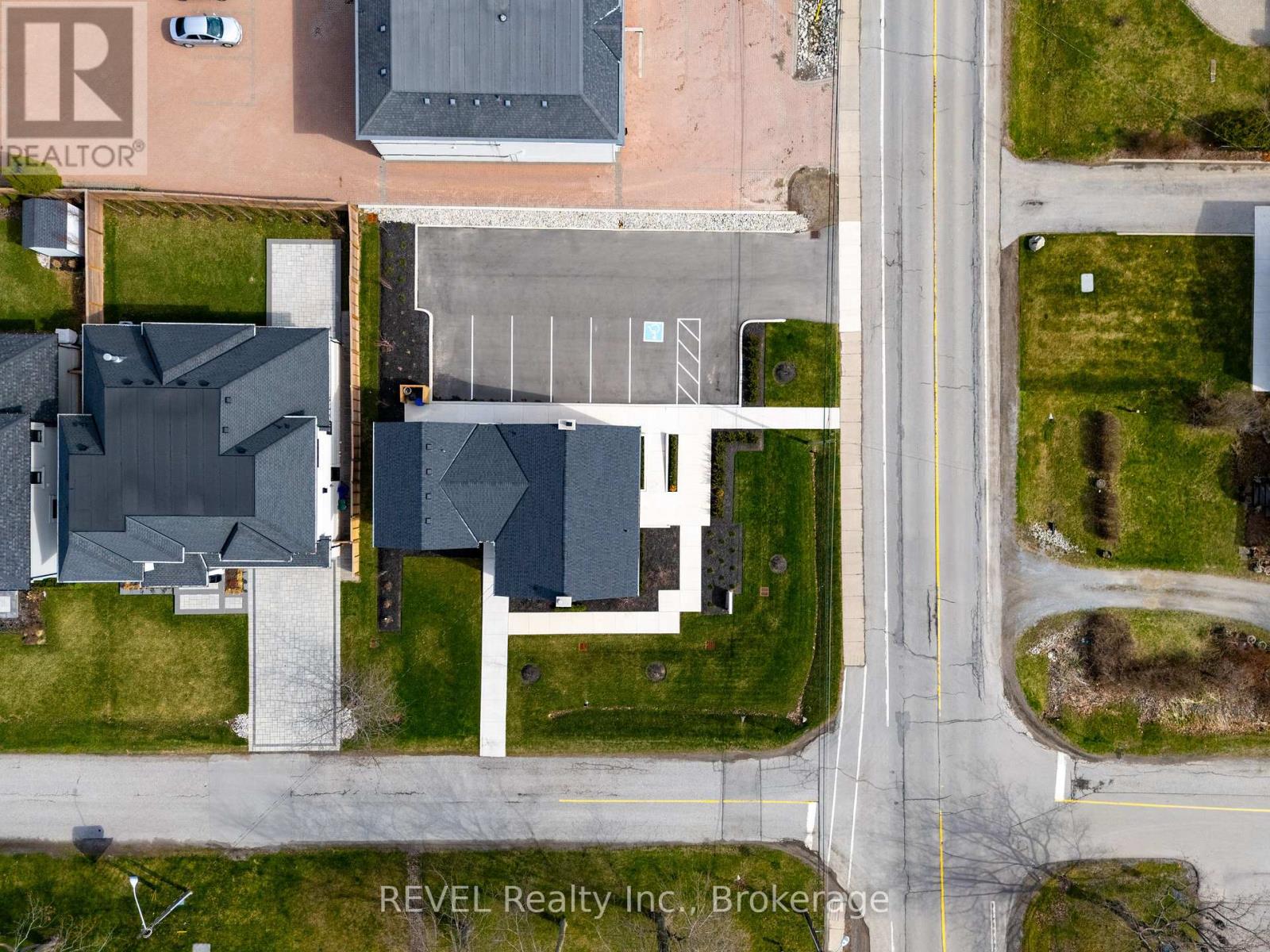 339 Mary Street, Niagara-On-The-Lake, Ontario  L0S 1J0 - Photo 6 - X12418496