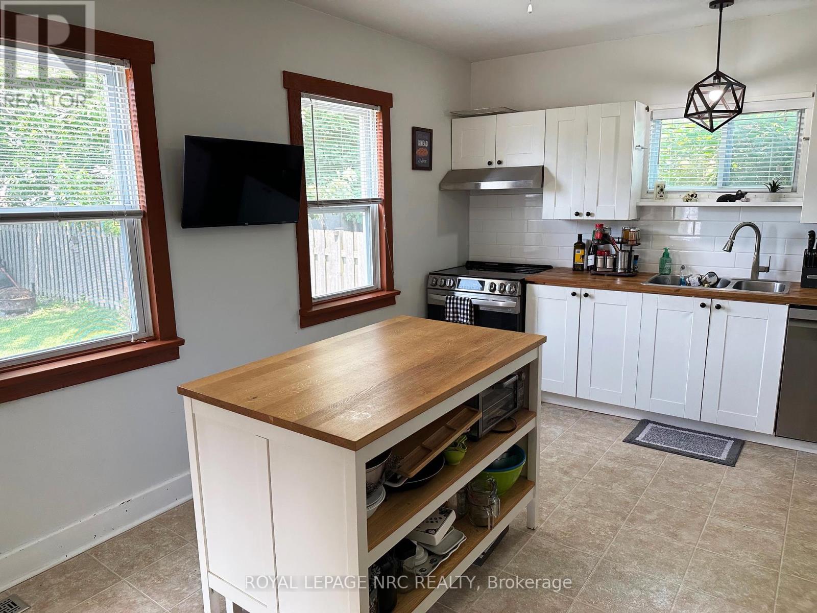 270 Beatrice Street, Welland, Ontario  L3B 2Z7 - Photo 13 - X12418504