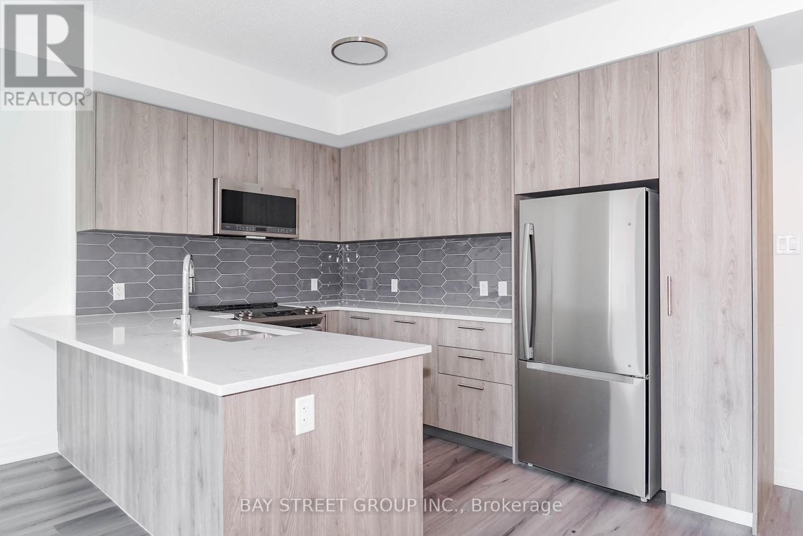 327 - 101 Cathedral High Street, Markham, Ontario  L6C 3L8 - Photo 13 - N12418391