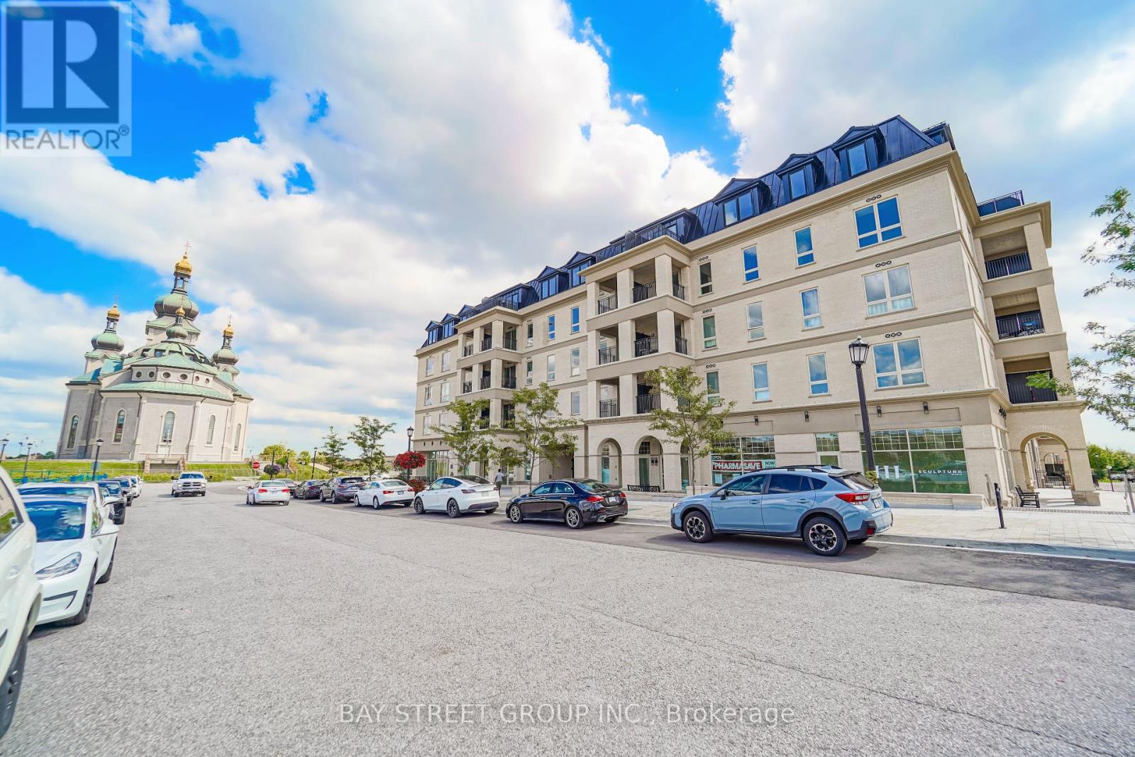 327 - 101 Cathedral High Street, Markham, Ontario  L6C 3L8 - Photo 3 - N12418391