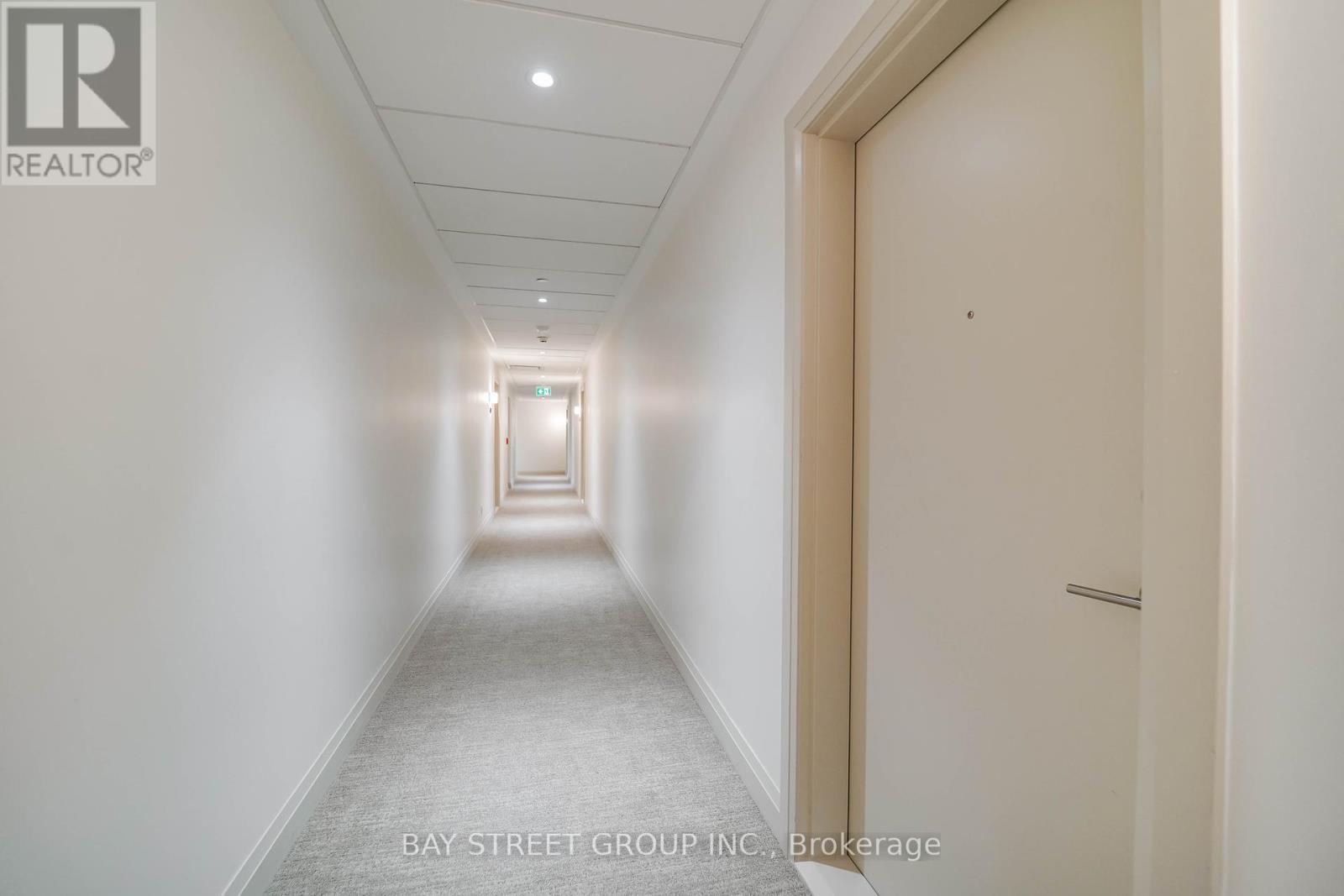 327 - 101 Cathedral High Street, Markham, Ontario  L6C 3L8 - Photo 5 - N12418391