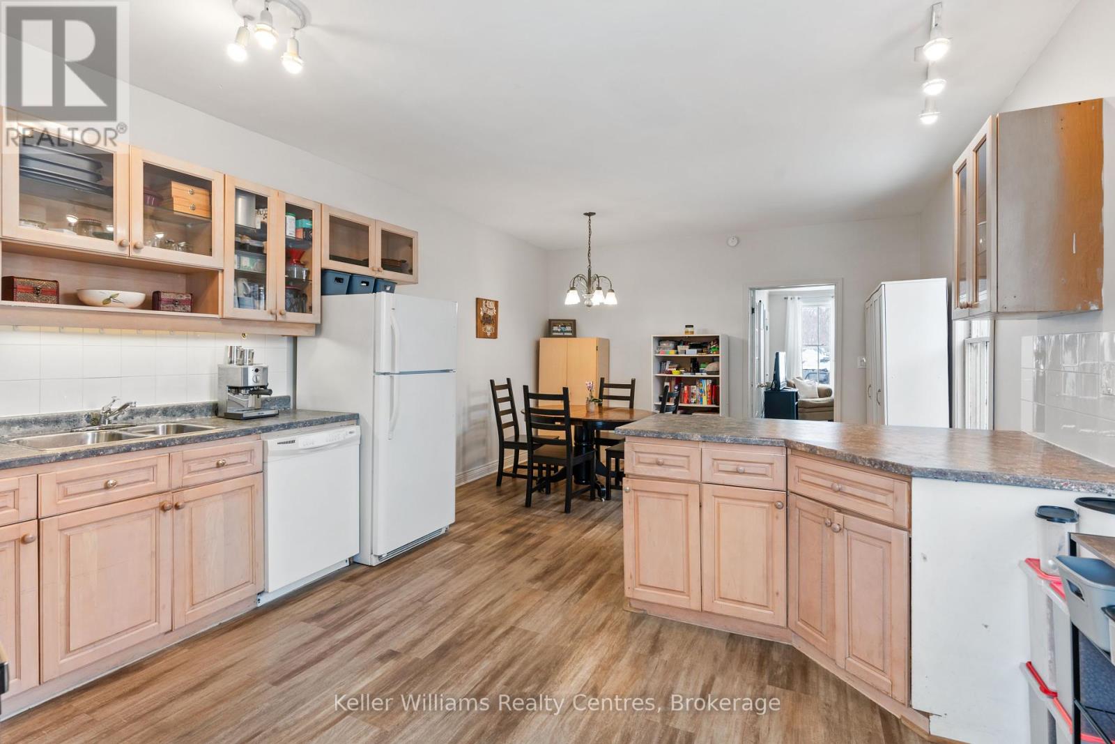 253 11th Street E, Owen Sound, Ontario  N4K 1T8 - Photo 15 - X12418435