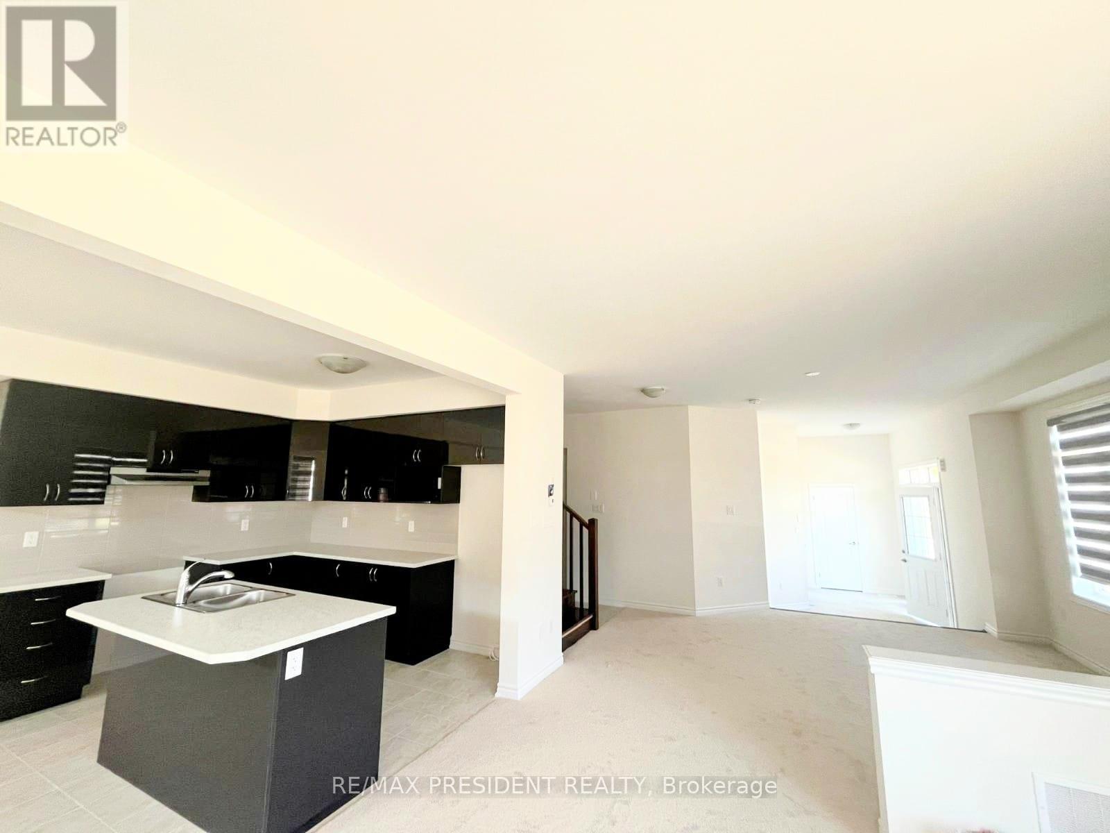 2 Mckernan Avenue, Brantford, Ontario  N3V 0C1 - Photo 5 - X12410288