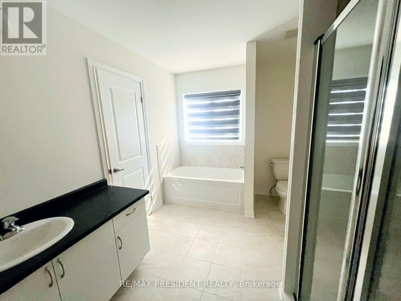 2 Mckernan Avenue, Brantford, Ontario  N3V 0C1 - Photo 11 - X12410288
