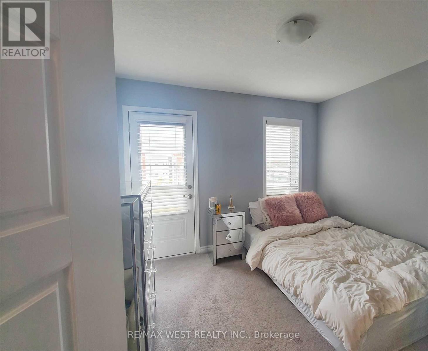 55 - 118 Daylily Lane, Kitchener, Ontario  N2R 0L7 - Photo 11 - X12417254