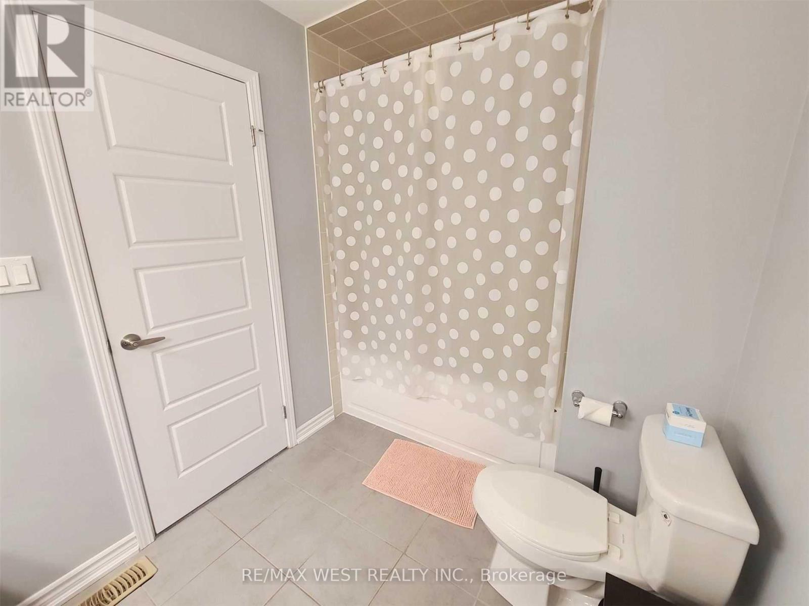 55 - 118 Daylily Lane, Kitchener, Ontario  N2R 0L7 - Photo 9 - X12417254