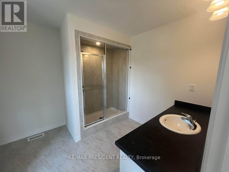 2 Mckernan Avenue, Brantford, Ontario  N3V 0C1 - Photo 10 - X12410288