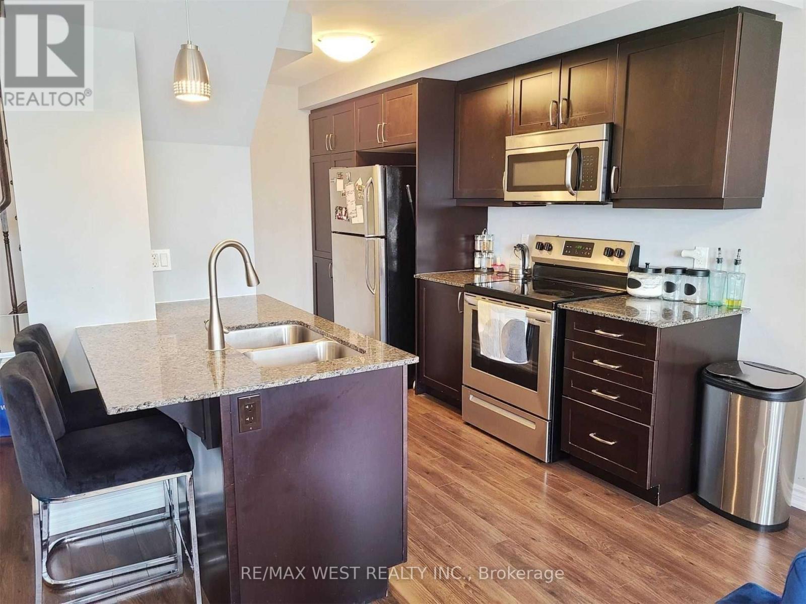 55 - 118 Daylily Lane, Kitchener, Ontario  N2R 0L7 - Photo 4 - X12417254