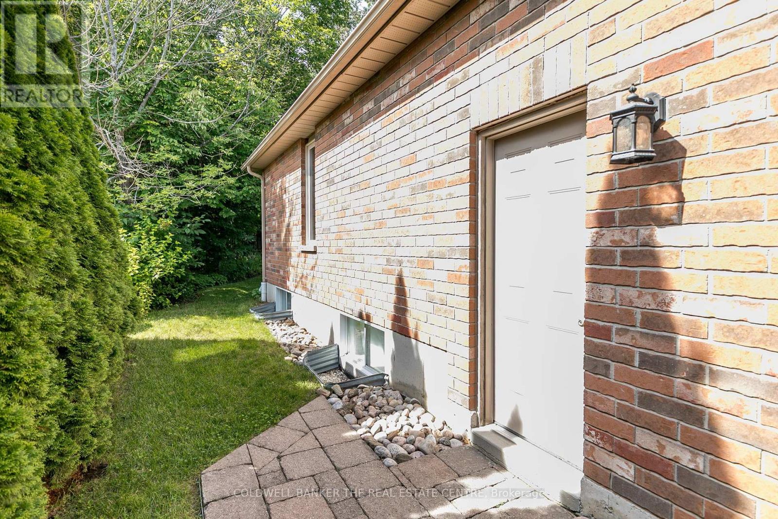 35 Reillys Run, Springwater, Ontario  L9X 0H6 - Photo 6 - S12418367
