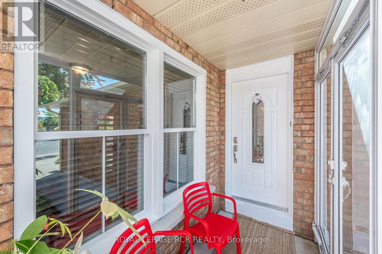 19 Shenstone Avenue, Brampton, Ontario  L6Z 2Y9 - Photo 4 - W12418337