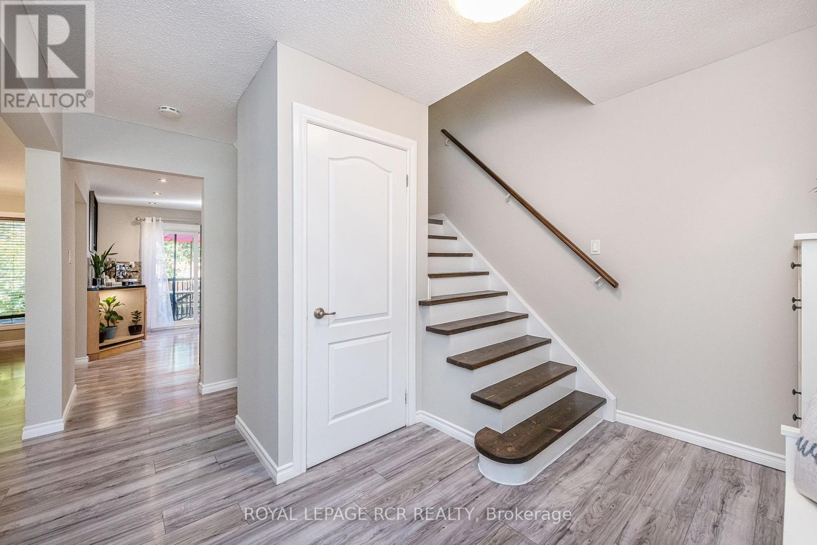19 Shenstone Avenue, Brampton, Ontario  L6Z 2Y9 - Photo 6 - W12418337