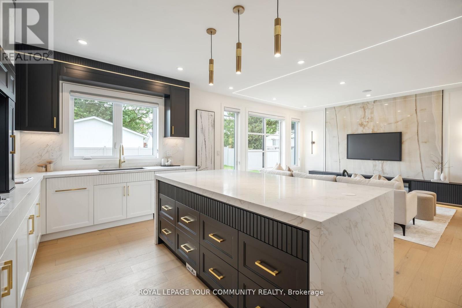 14 Ranwood Drive, Toronto, Ontario  M9N 3E9 - Photo 18 - W12418340