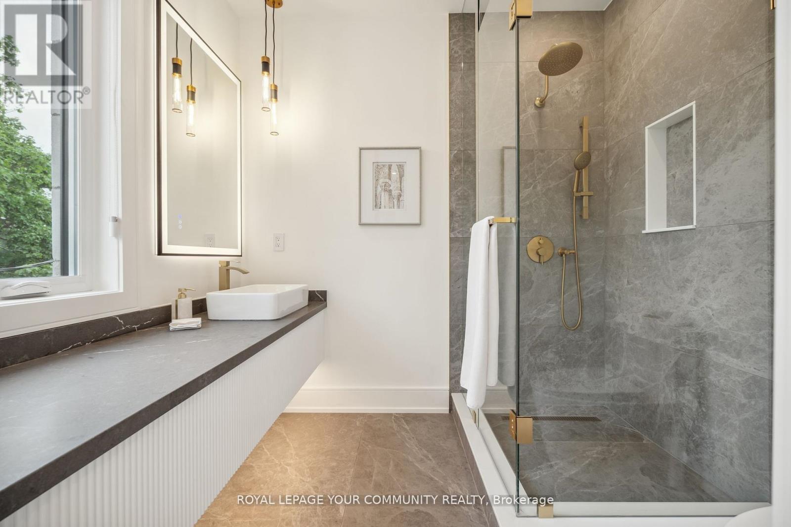 14 Ranwood Drive, Toronto, Ontario  M9N 3E9 - Photo 34 - W12418340